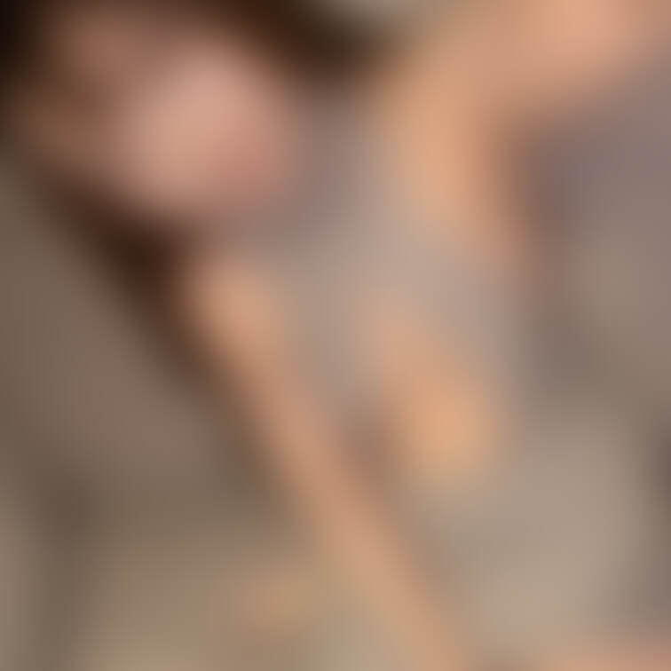 童貞を○すセーター着てみたよ🥰
横から普通に出ちゃってて外では絶対に着れない笑