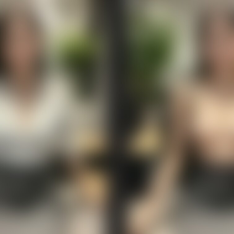 着衣と脱衣を並べた画像です。画像№150