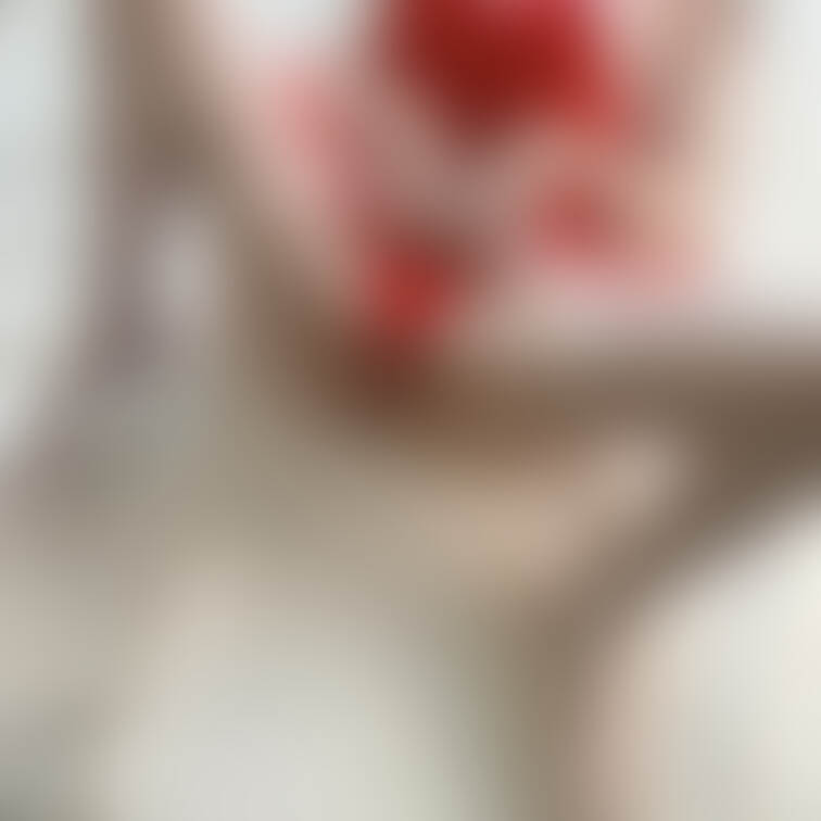 隠せない紐のおぱんつ履いてました❤️
こうやって脚開いたら
ずらして挿れてくれますか？🥺