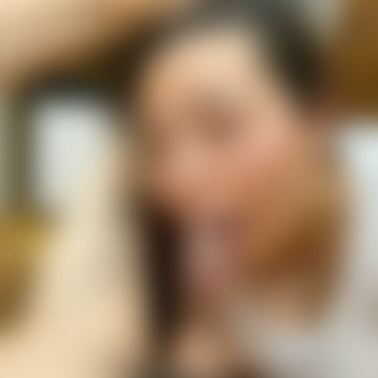 生理のときはエ●チできないので、口だけで呼び出されます。
ホテルに行ったら6人の男性がいて全員のを洗う前に舐めさせ