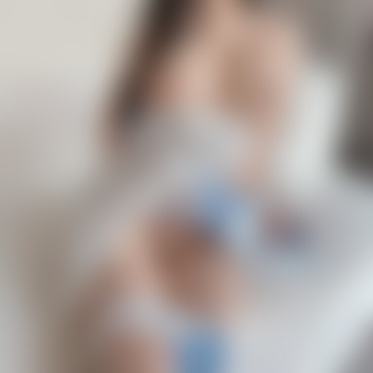 ぬぎぬぎ♡♡目の前が窓でお隣のマンションから見えてないかドキドキ..♡
おっぱいもアソコも全部見せちゃってます🫣

