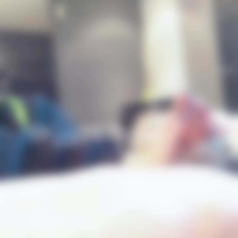 耳舐めてあげてるのに痛い痛い言うなんておかしいなあ？🙂？