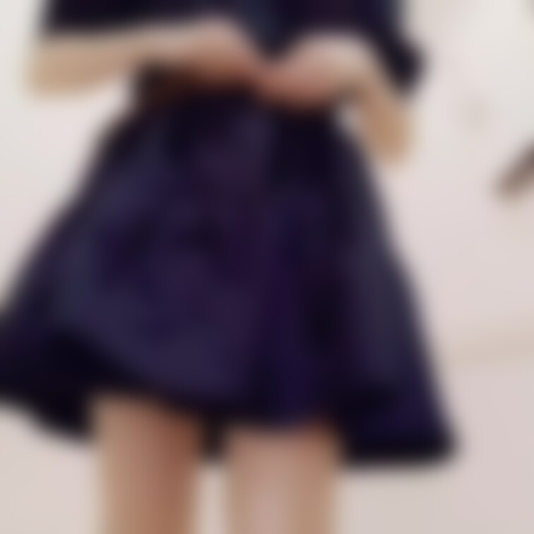 [Women's changing room] Changing clothes in the fitting room