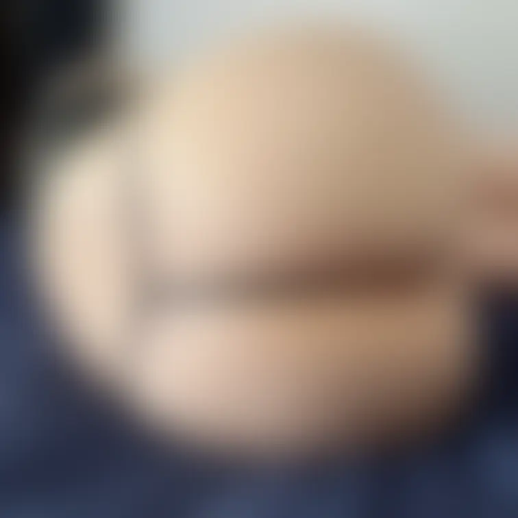 細っそいパンティ、尻肉に負けそう😭
