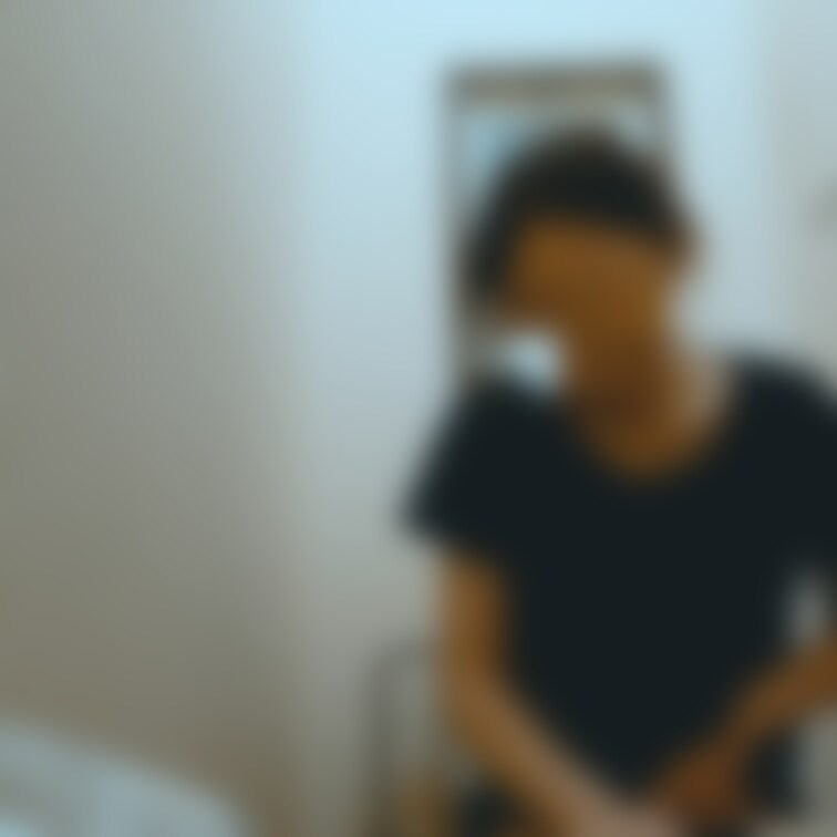撮影日：2022/09/01
機材：スマートフォン

yuu_chan（妻）がおしっこしている動画です。目の前で放
