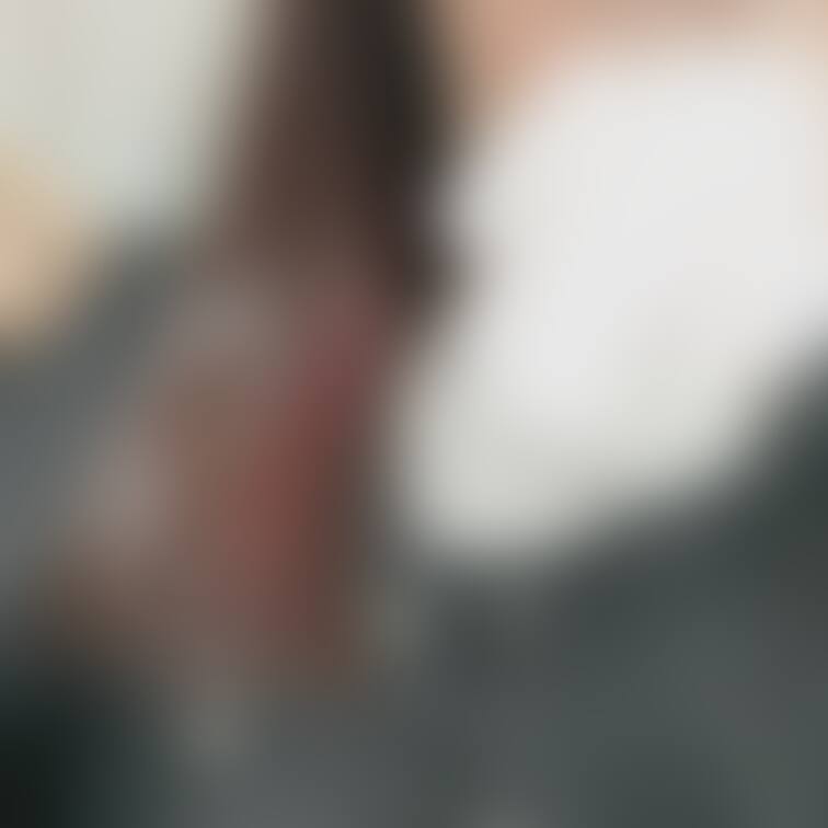 えっちな写真じゃないですが、、
髪の毛染めました🫶💕