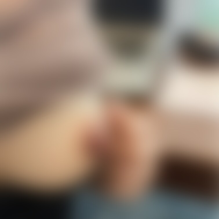 旦那はまだ寝てるから大丈夫♡
朝からムラムラして頑張りましょ♡