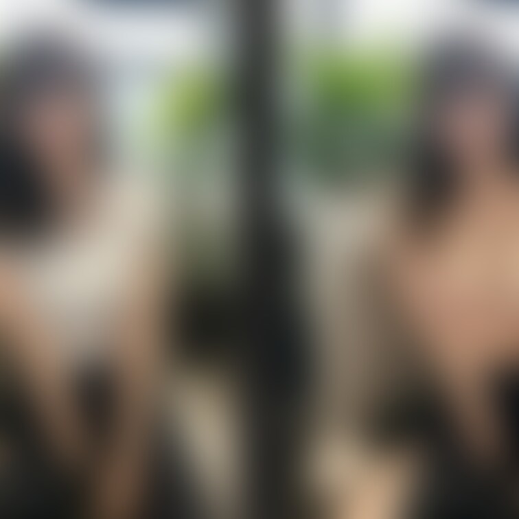 着衣と脱衣を並べた画像です。画像№301