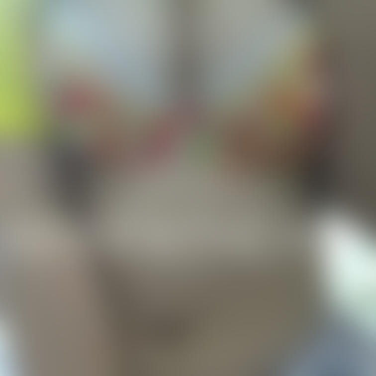 体調不良のため更新できていなくて申し訳ありません。
お詫びに少し前に撮ったエロ教師の少しエッチな写真を置いておきま