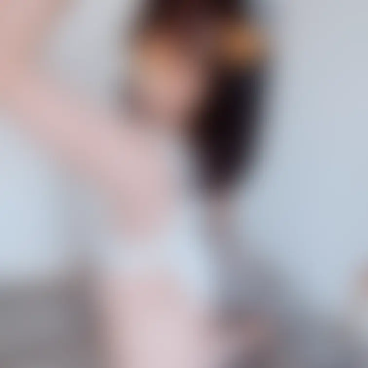 振り向きおちり＆お顔アップおっぱい見せ＆正面わきもちらり🌟

ぽんぽん冷えちゃいそう🦊
抱っこしてあっためてほしい