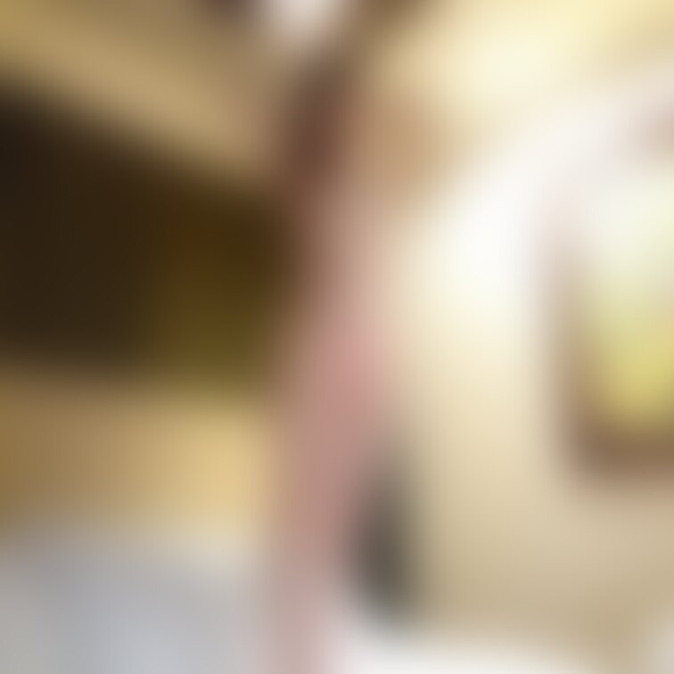 妻クリンです。
チクビが紐に当たって勃っちゃいました💕
ちょっとお顔にブラー掛かっていますが許してくださいね。