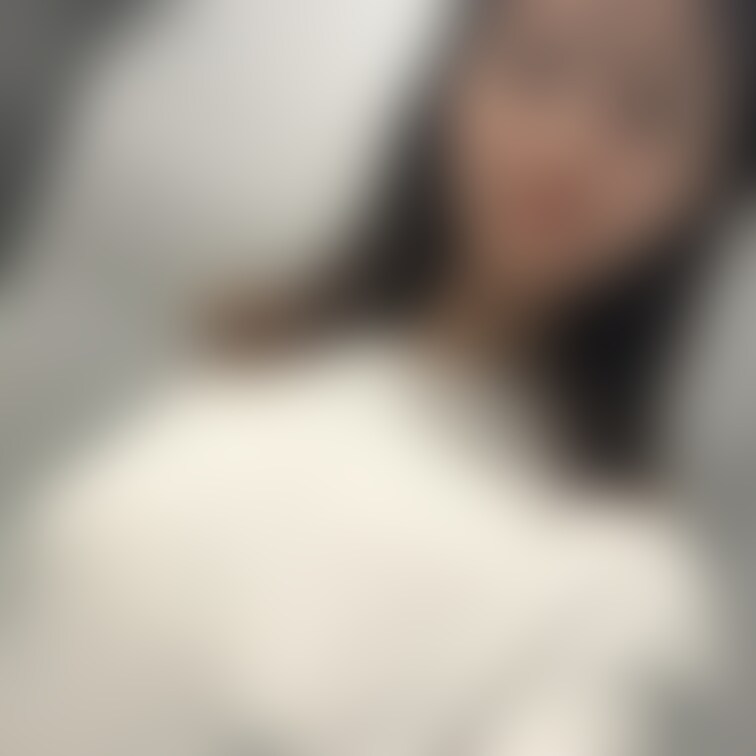 お待たせしました〜
なんか、服着てる方がえっちかなって思って...❤️

どうかな？ぎゅーってしてくれたら嬉しいで