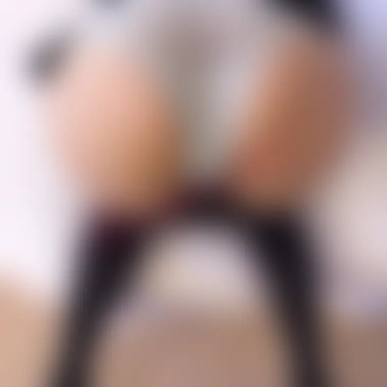 匂いフェチさんおいで❣️
染みちゃってるところに鼻を押し当ててみてね
そのまま舐める派?
それとも
めくって舐め