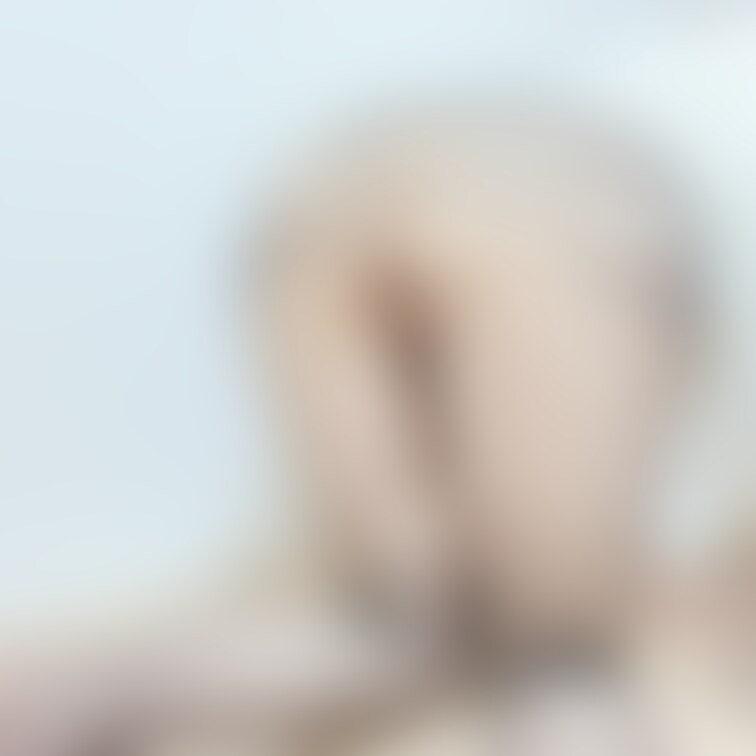 ノーパンビリビリタイツで四つん這い💕
