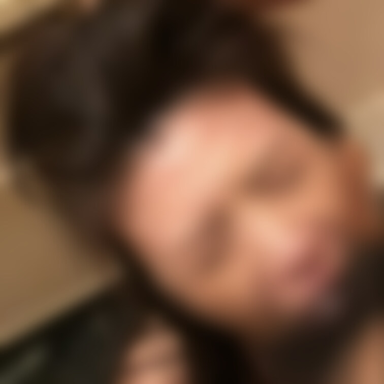 綺麗なロングヘアーを堪能しながらイラマチオ