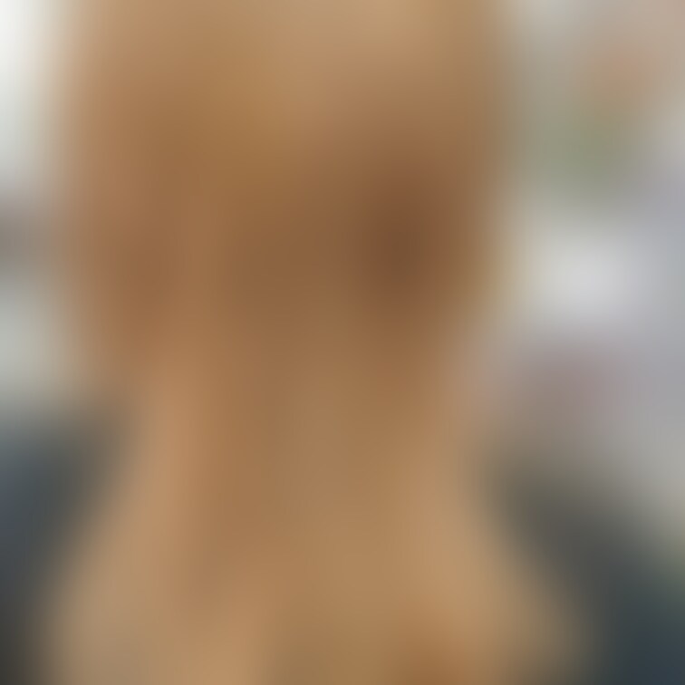 めちゃくちゃ綺麗なカラーリングと
太い髪質の子に会ってきました😊
ぷりん分け目も後ほど😍