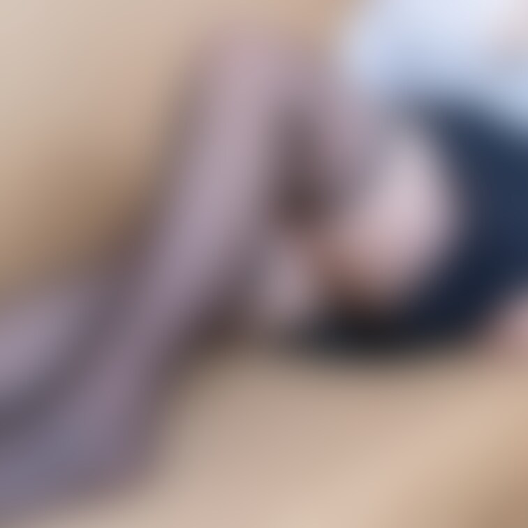 このニーハイ透け透けでしょ？🥺