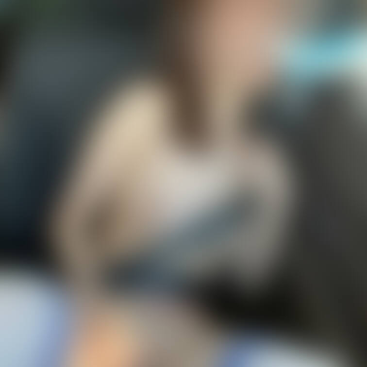 Xの続きです🧡店長さんの指示で貸し出し肉便器として使ってもらう為、知らないおじさんのところへ移動中です😖🧡車内で全部脱い