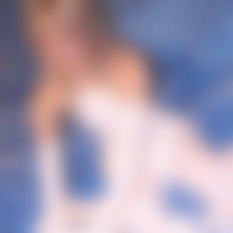【超可愛い女の子の緑ペイントメッシー】
 スタイル抜群の可愛い女の子が、今度は緑色のペイントメッシーに挑戦してくれまし