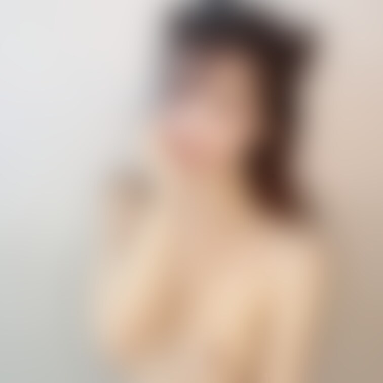 新しい髪型で撮影した!🙈❤️
今日の夜アップロードするから待っててね🥰