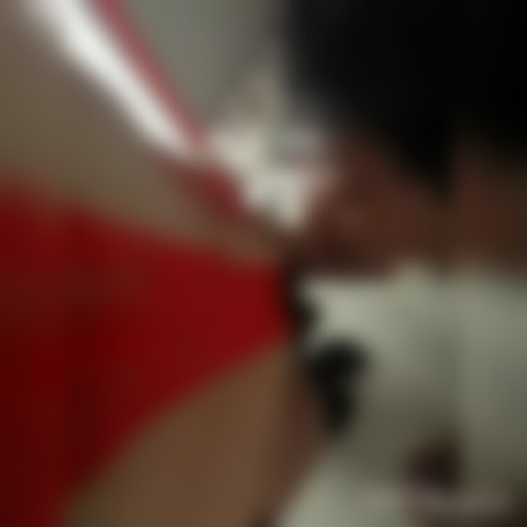 立ったままクンニされました♡
おいしそうに舐めてる♡