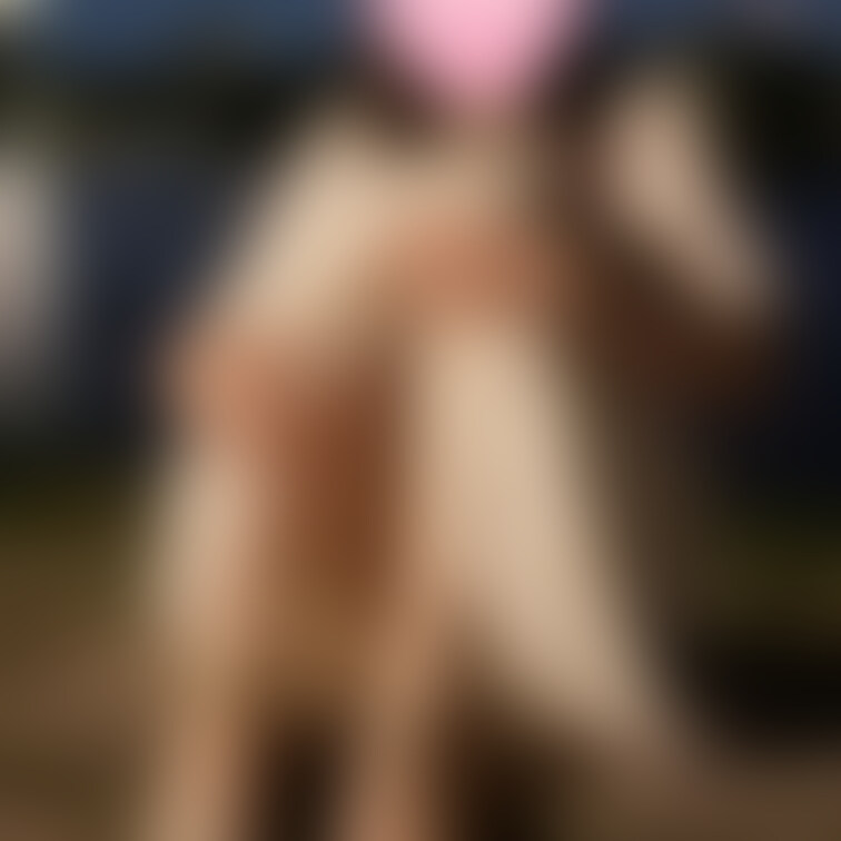 １人で公園に遊びにいったときに撮ってみたよ
周りに人がいてドキドキして少し濡れちゃったかも…
もっと奥までみたい人い