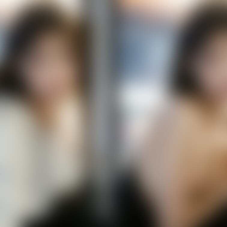 着衣と脱衣を並べた画像です   画像№295