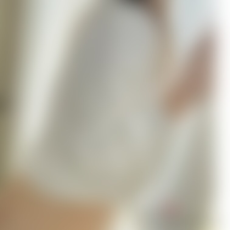 白‎ブラウス‎🤍の中身がのーぱんのーぶら🍞だけど引かないでくださいね💕︎笑
