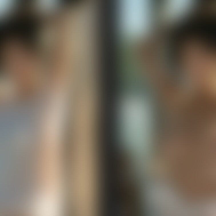 着衣と脱衣を並べた画像です。画像№211