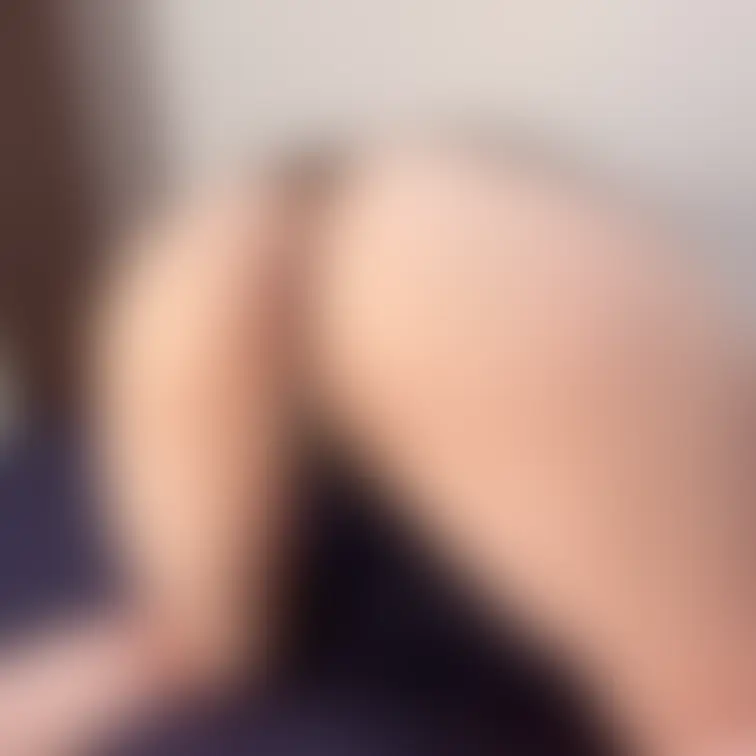 こんな子が職場にいたら仕事はかどりますか？🥰この服でアナル丸見えも別プランにあります😘