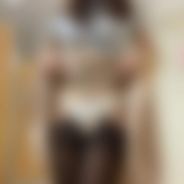 好きですよね？？白い下着にこんなエッチなパンスト合わせたらムラムラしちゃう…普段のお買い物もドキドキです😳