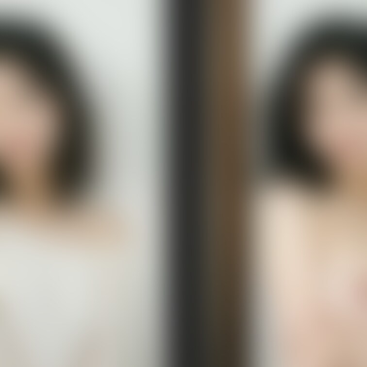 着衣と脱衣を並べた画像です。画像№410