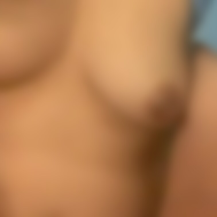 垂れ乳揉まれてます。あらわにされちゃいました。