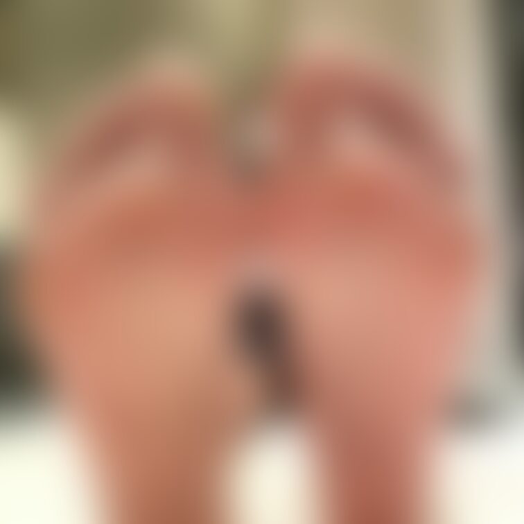 Adorably cute nursery teacher Saki👶②
 
 Foot size: 23.5cm