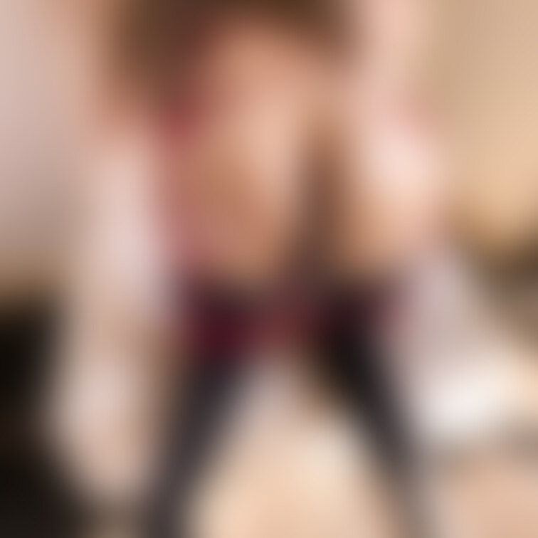 おちんぽ待ってる人妻のカラダです💖
愛してくれませんか？