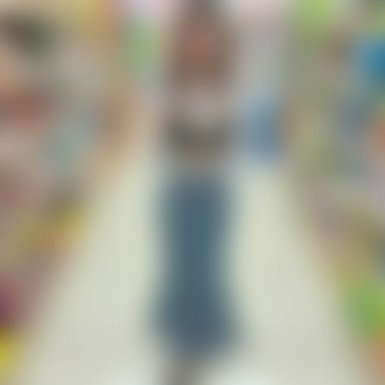Xの続きです❤️スーパーの中でおっぱい露出お買い物😖❤️おじさんに見られて興奮してしまいました😖❤️

💋直接連絡先
