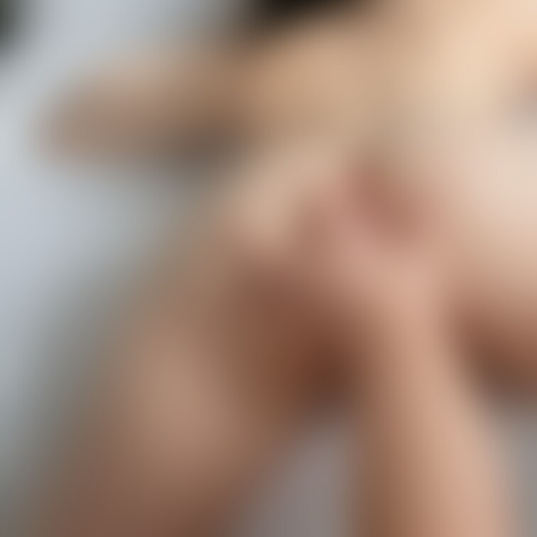 ぬポンっ！と男根を勢いよく引き抜くとぽっかり開いた綾乃の性器が丸見えになり、赤黒い内臓が見えている。後ろからのセックスの