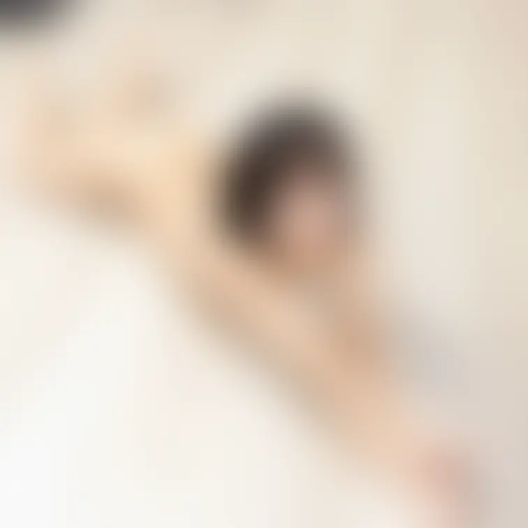 りんの個人撮影。床の上でグラビアポーズをしてもらいました。表情がなかなかなまめかしいです。

セクシーアイドル虎の穴