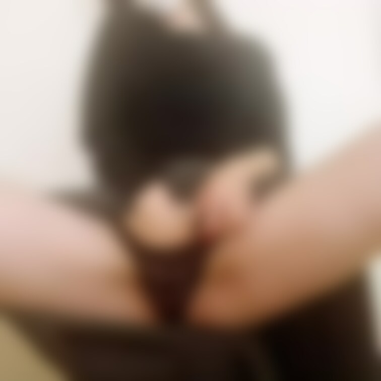 先日の1人えちの続き😊

指だけでもすぐいけちゃうし、ローター使ったらもうすっごく早くいっちゃうんです。
だから動