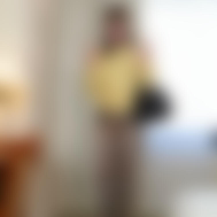 #003 MKちゃん　
「ドM顔面弄り＋ガニ股ピースで立ちション」（19/28ページ）

Ekusiad専属元祖放