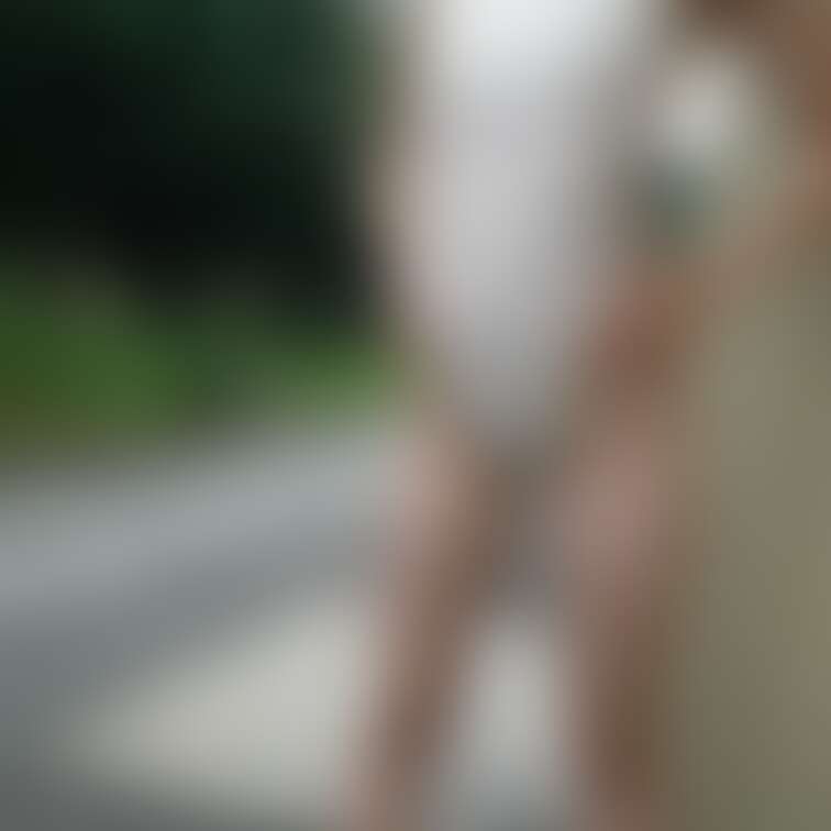 濡れてもいないのに白いスケスケの競泳水着を着てお散歩です♡シリーズその２

まったくけしからん生地ですね