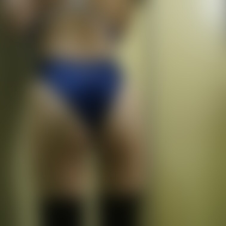 夜中に競泳水着姿でお散歩パート２
興奮して乳首も勃起してチクポチ状態♡
最後は女子禁断のあの場所へ。。。
