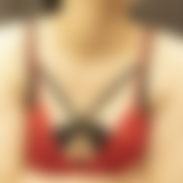 3日間連続ネクポさんで販売中の番外編02に出演中の雛子先生の写真をアップします。本日最終日。