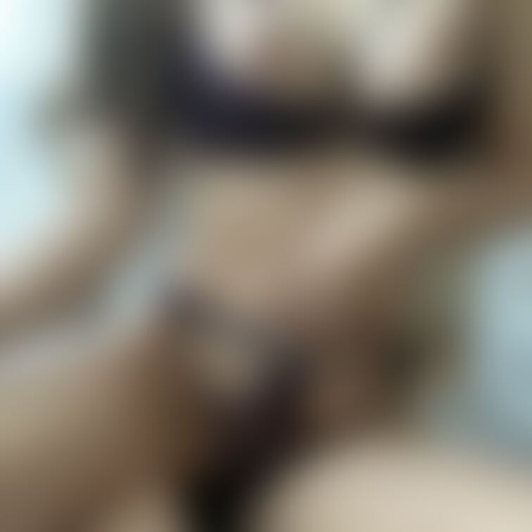 いやらしくブラをずらしてアソコも剥き出しに....💗