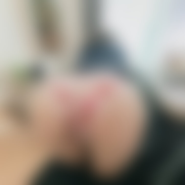 明るいうちからズボン下ろしてパンツを眺めるのえっち過ぎて好きです♡