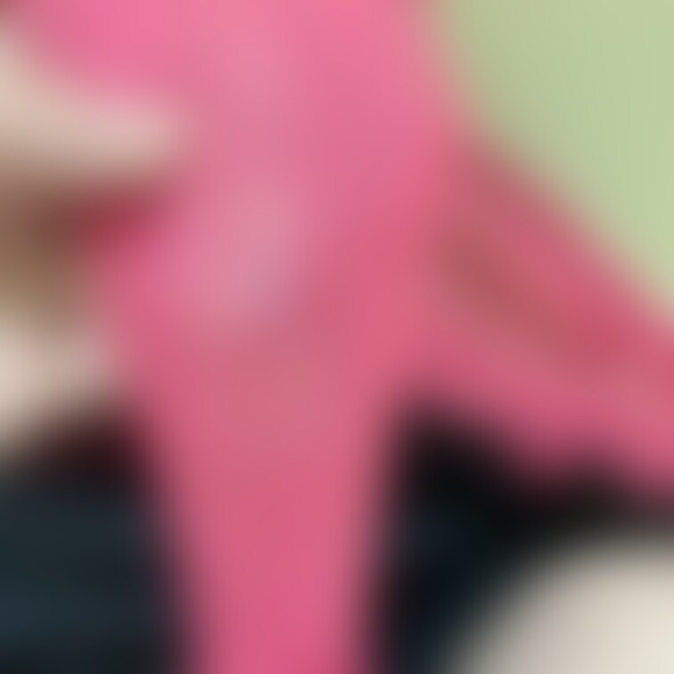 シャツからチラへそෆ˚*pinkパンティの濡れ️꒰ঌ 🎀໒꒱3枚です。