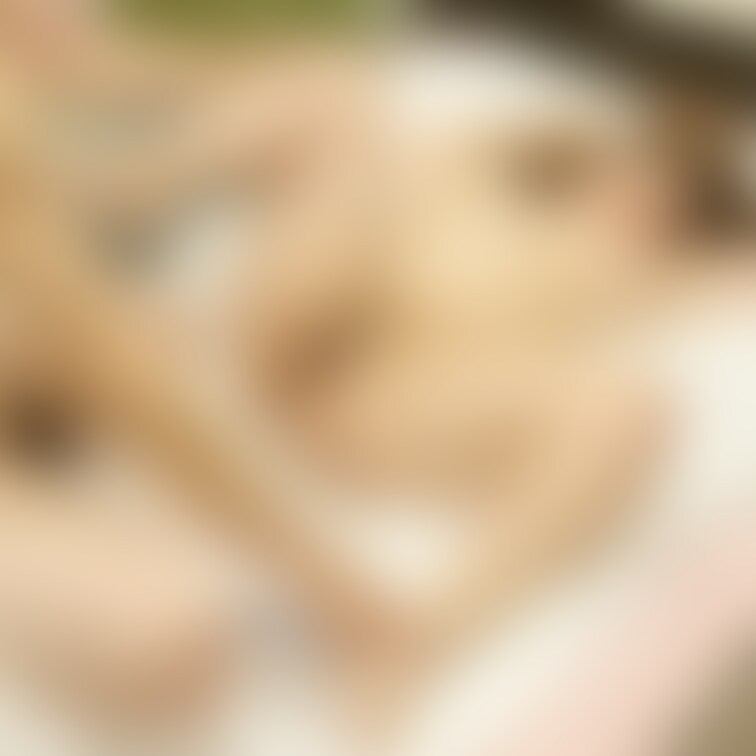 男性3人とホテルに行ったときに1時間くらいで私が○○○してしまったので、男性が順番に中に出してくれたみたいです。しかも溢