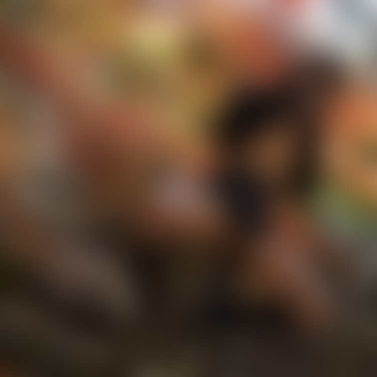おっぱいもペラン😳紅葉狩りに来ている他の方に方に見つからないように、木々の隙間から動く人影をキョロキョロ👀
それにして