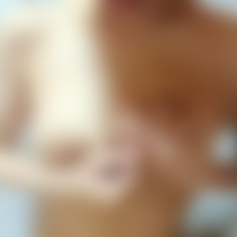 おっぱい揉んでたら舌がレロレロ…
勝手に唾液も溢れてきちゃう💦