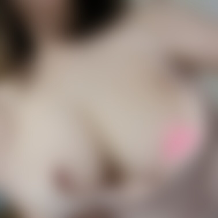 写真とってると自然と乳首がコリコリになってしまいます…
よかったらコメントくれると嬉しいです🌷